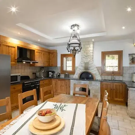 Olive Grove Infinity Views & Timeless Luxury *